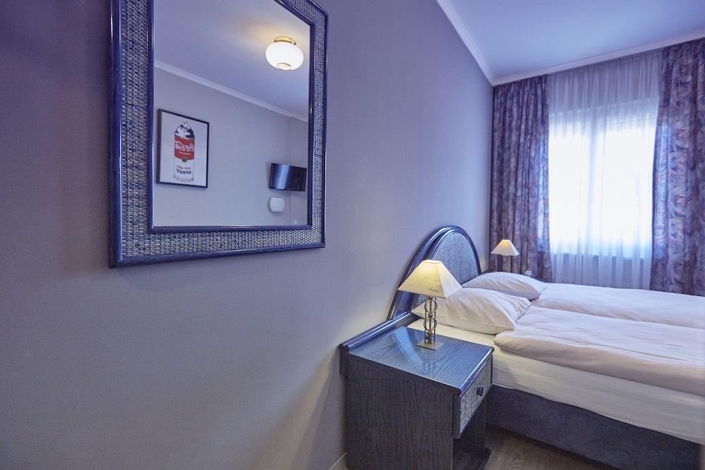 Hotel Crystal Лозанна Экстерьер фото