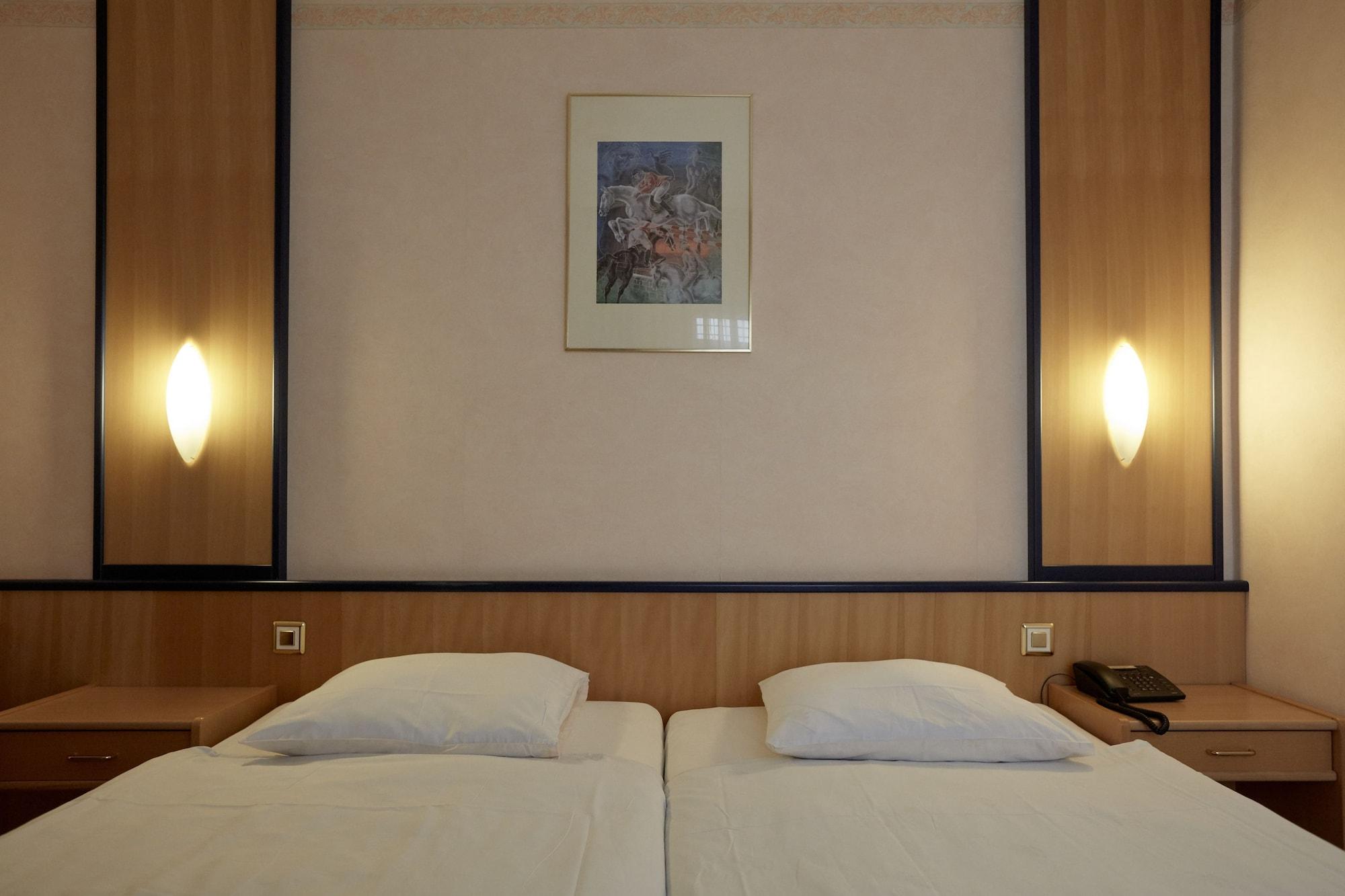 Hotel Crystal Лозанна Экстерьер фото